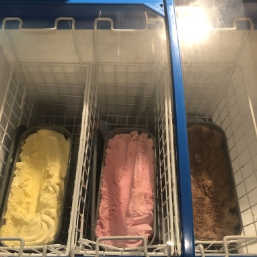 Dessertis i fryser hos kinesisk restaurant i Kalundborg